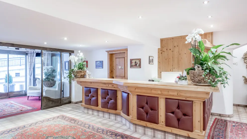 Hotel Bellevue Obergurgl Reception [4]
