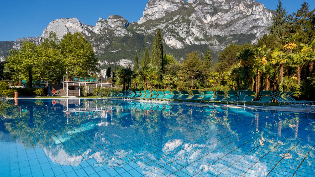 Du Lac Et Du Parc Hotel Riva Del Garda Outdoor Pool
