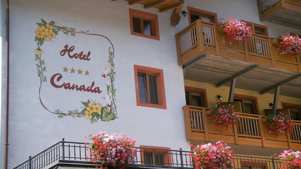 Hotel Canada Pinzolo Madonna Di Campiglio Exterior 2 [2]