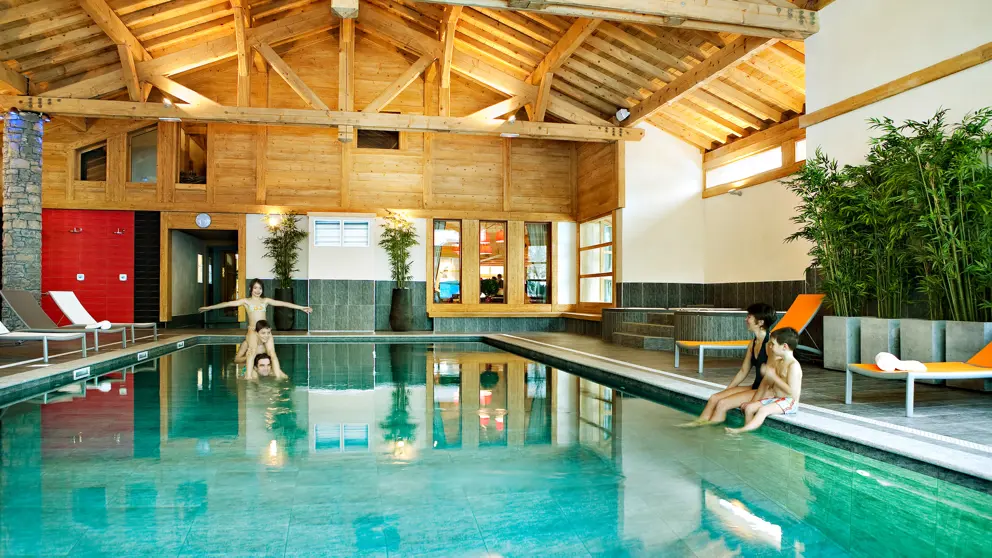 Residence La Reine Des Pres Samoens Indoor Swimming Pool 2 [3]