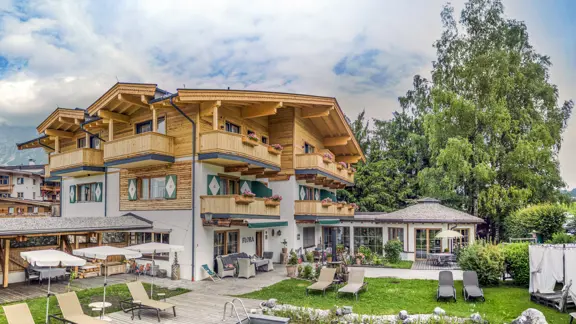 Hotel Flora Ellmau Exterior