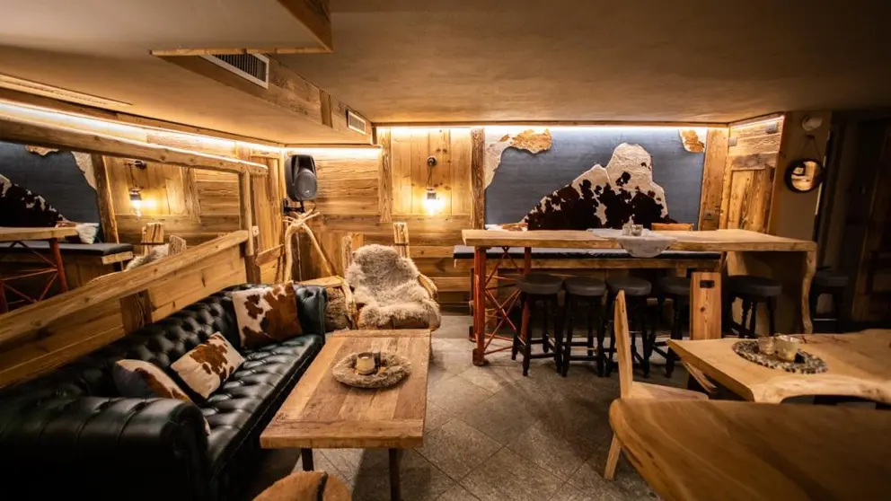 Inghams Italy Aosta Vally Cervinia Hotel Dragon Bar 3 [2]
