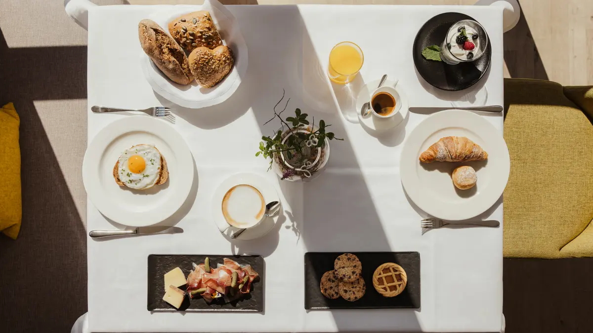 Inghams Italy Dolomites San Cassiano Hotel Diamant Dining Alexmoling