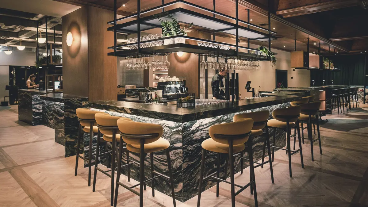 Hotel Neue Post Zell Am See Bar Area