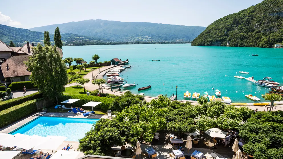 Hotel Le Cottage Lake Annecy Outdoor Pool Lake [1]