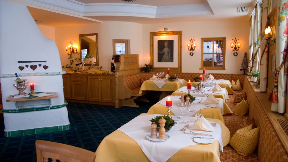 Hotel Erzberg Zurs Dining Room 2 [4]